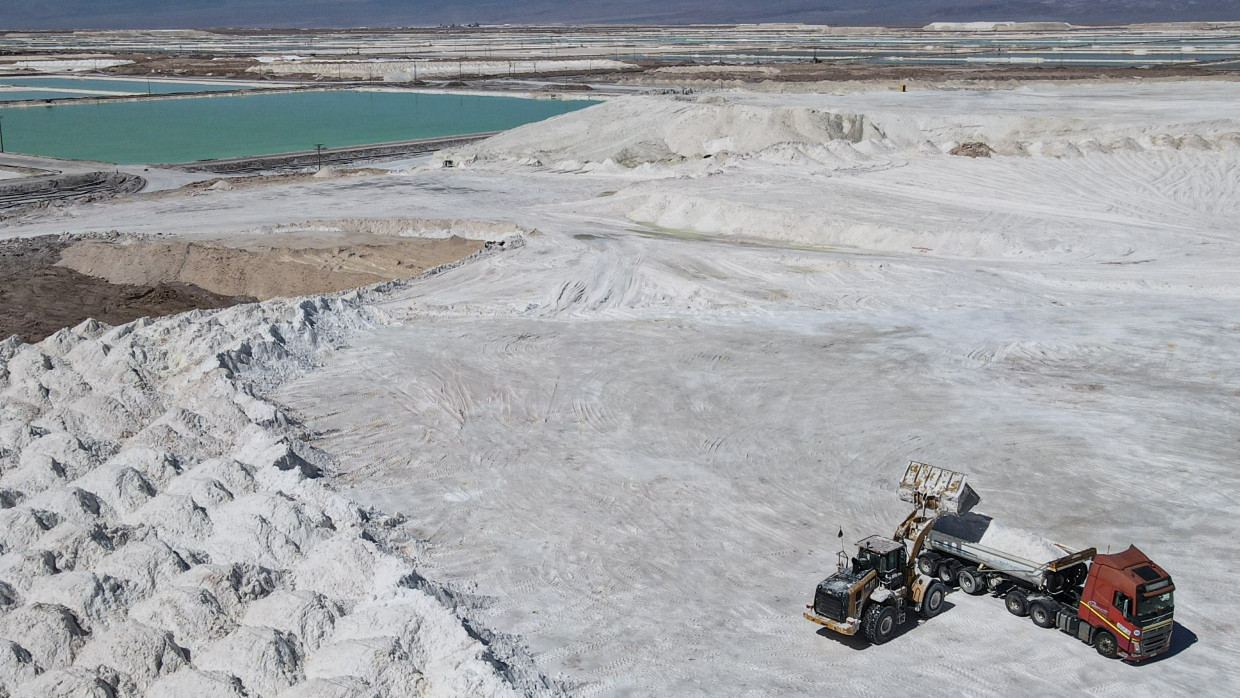 Am Ende bleiben zerstörte Landschaften: Arbeit an einer Lithium-Mine