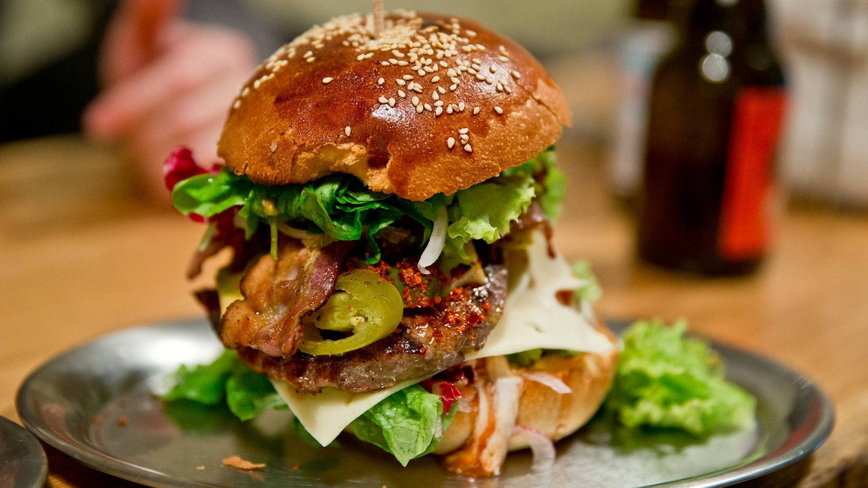 Für Burger mit Rindfleisch müssen die Studenten künftig die Uni verlassen.