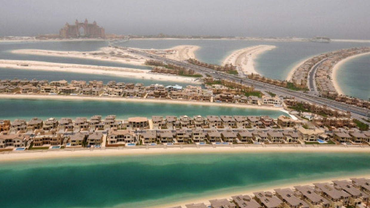 The Palm, nicht unbedingt eine Oase des guten Geschmacks: Nur Jumeirah, die kleinste der drei aufgeschütteten Inseln, ist vollendet und zu zwei Dritteln bebaut