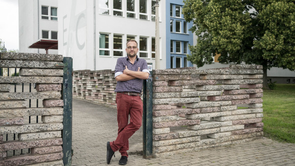 Schulleiter Stefan Hübner von der Leibniz-Schule in Wolmirstedt setzt sich für Schüler ein, die die Schule abbrechen wollen.