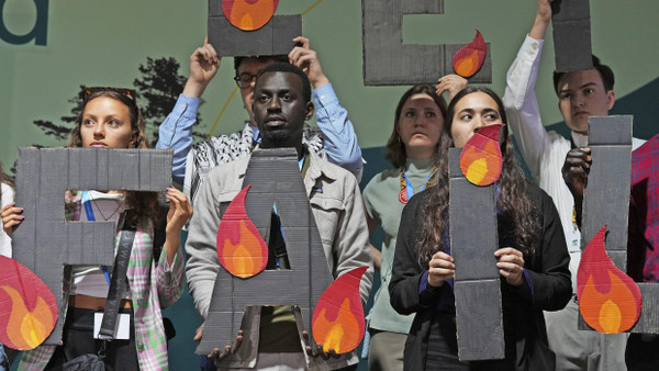 Wird die Konferenz zum „Fail“? Aktivisten protestieren in Baku gegen die Nutzung fossiler Energie.