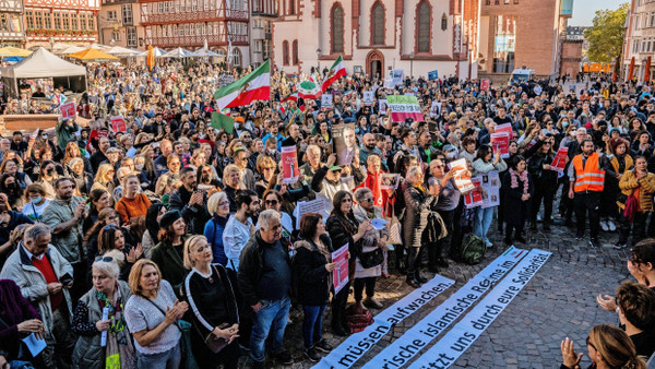 Tausendfache Solidarität: Kundgebung für die iranischen Frauen Anfang Oktober 2022