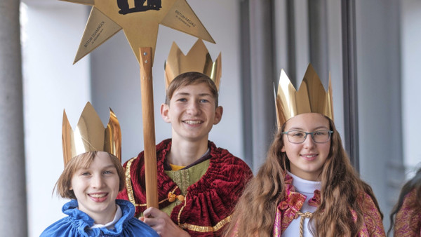 Weltweit größte Hilfskation von Kindern für Kinder: Sternsinger in Frankfurt am Main im Dezember 2022