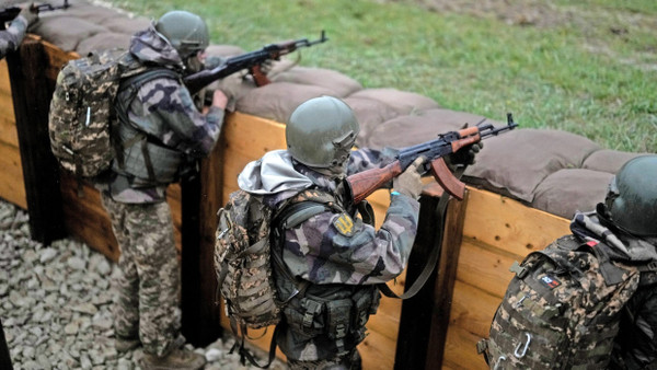 Viel Aufwand, viele Schwierigkeiten: Ukrainische Soldaten im französischen Trainingslager.