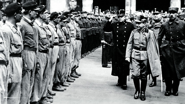 Diktatorisches Regime: Der österreichische Bundeskanzler Engelbert Dollfuß im September 1933 in Wien