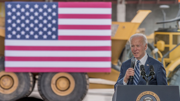 Hoher Besuch: Amerikas Präsident Joe Biden freut sich im Dezember über die TSMC-Ansiedlung im Bundesstaat Arizona.