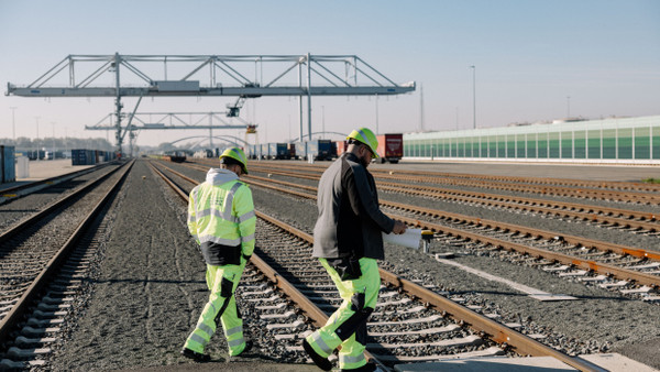 Hafenarbeiter in Duisburg: Wählen die Arbeiter noch SPD, wie früher?