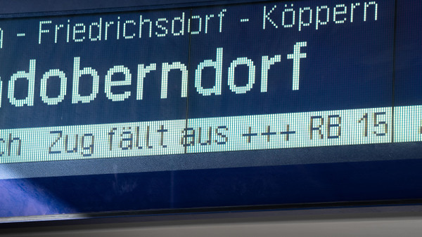 So wie es ist, kann es nicht bleiben: Der Start mit den Wasserstoffzügen bei der Taunusbahn ist gescheitert. Lohnt sich der Wechsel zum „Stromer“?