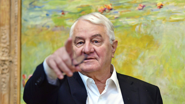 Hasso Plattner vor dem „Seerosenteich“, einem seiner 39 Monet-Gemälde