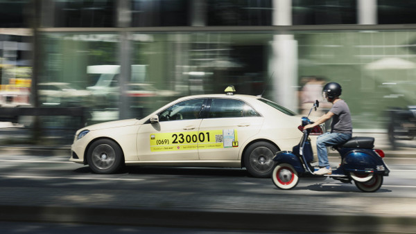 In Bedrängnis: Onlineplattformen vermitteln Fahrten zu weitaus niedrigeren Preisen als das Taxigewerbe, das strikt reguliert ist.