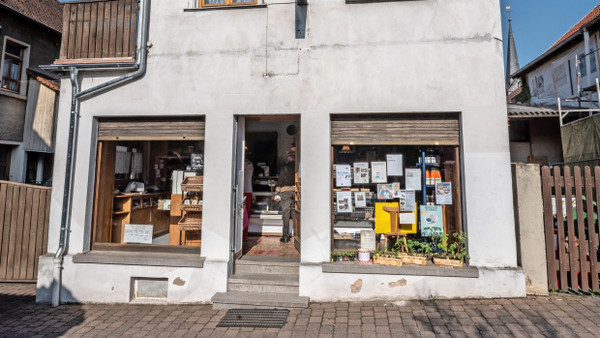 Unscheinbar – und unschlagbar: Die Bäckerei Etzel in Wehrheim steht mit einem liebevollem Sortiment vielen Bäckereiketten entgegen.