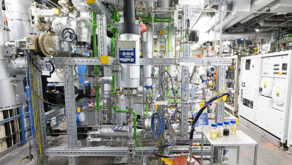 Der Kunststoffkonzern Covestro testet neue Verfahren in einer Pilotanlage im Chemiepark Leverkusen.