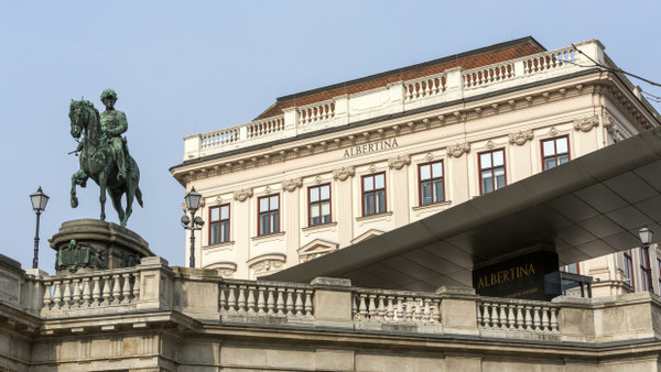 Als reines Kupferstichkabinett hatte die Albertina vor einem Vierteljahrhundert gerade einmal achttausend Besucher im Jahr, heute aber nach der Ägide von Generaldirektor Klaus Albrecht Schröder 1,3 Millionen.