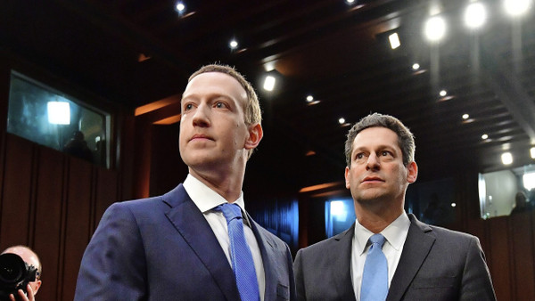 Mark Zuckerberg, Joel Kaplan und Nick Clegg (von links)