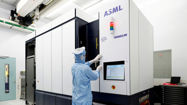 DUV-System von ASML in Veldhoven, Niederlande