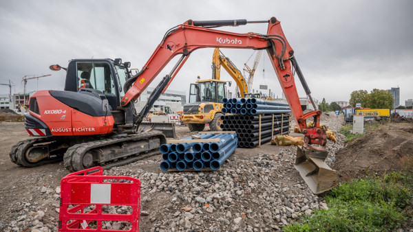 Auf der Baustelle des neuen Werksgeländesder SAMSON AG in Offenbach. Das erste Gebäude steht mittlerweile, dort soll in einem Jahr die Elektronikfertigung einziehen. Daneben kommt ein Hochregallager.