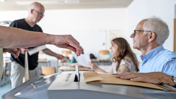 Stützen der Demokratie: Wahlhelfer bei der Europawahl im Juni 2024