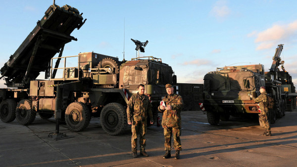 Bundeswehrsoldaten mit Patriot-Systemen in Jasionka in Polen