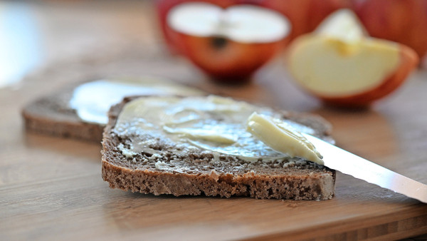 Arme Nachbarn: Trotz der hohen Preise lassen sich die Österreicher die Butter nicht vom Brot nehmen.