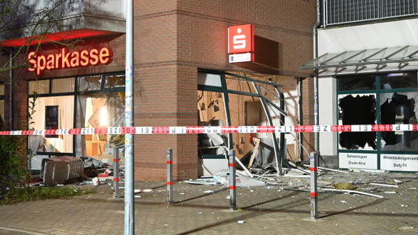 Gesprengt: Geldautomaten in einer Bankfiliale in Schönefeld in Brandenburg