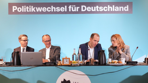 CDU-Vorstandsklausur: Carsten Linnemann, Friedrich Merz, Dennis Thering und Karin Prien am Freitag in Hamburg