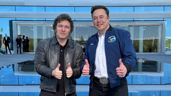 Elon Musk (rechts) und der argentinische Staatspräsident Javier Milei sind für viele Libertäre zu Posterboys geworden.