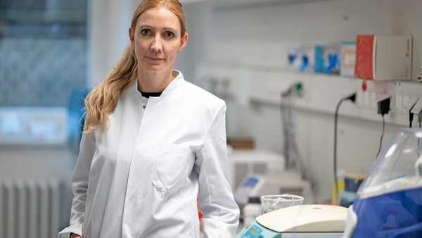 Sandra Ciesek, die Direktorin des Instituts für Medizinische Virologie am Universitätsklinikum Frankfurt sowie Professorin für Medizinische Virologie an der Goethe-Universität.