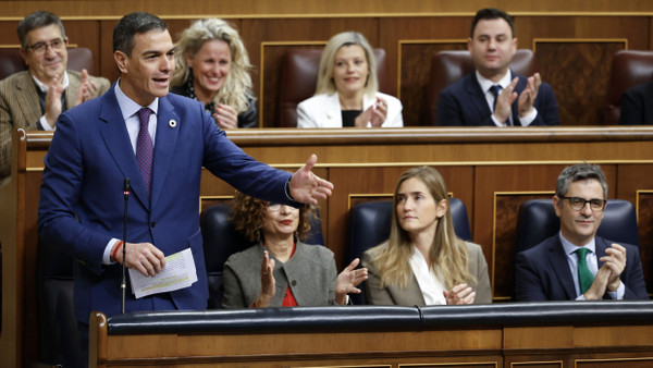 Spaniens Ministerpräsident Pedro Sánchez am 11. Dezember 2024 im Parlament in Madrid