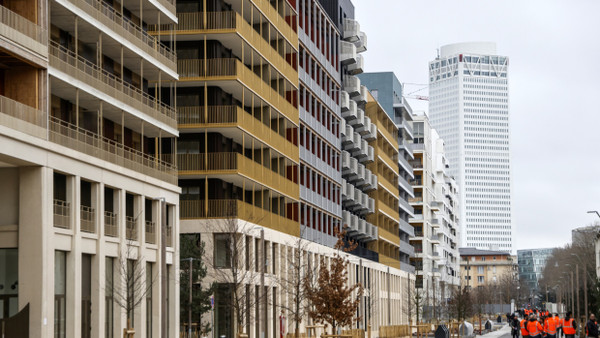 Das olympische Dorf, mit der Tour Pleyel im Hintergrund