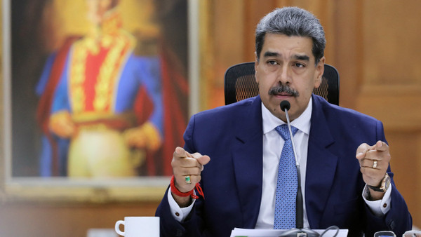 Diktatur im Namen des Befreiers Südamerikas: der venezolanische Gewaltherrscher Nicolás Maduro am 8. Januar 2025 vor dem Porträt Simón Bolivars