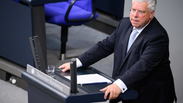 Der außenpolitische Sprecher der Unionsfraktion, Jürgen Hardt, im Juni 2023 im Bundestag