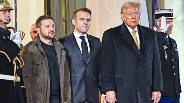 Dreiergipfel: Emmanuel Macron flankiert von Donald Trump und Wolodymyr Selenskyj am 7. Dezember in Paris