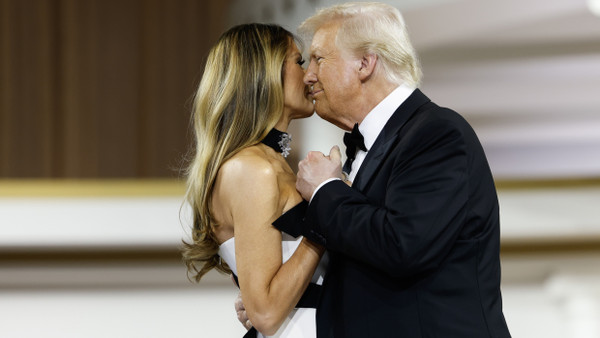 US-Präsident Donald Trump tanzte gleich auf mehreren Bällen – hier beim Commander-in-Chief-Ball – mit seiner Ehefrau Melania.