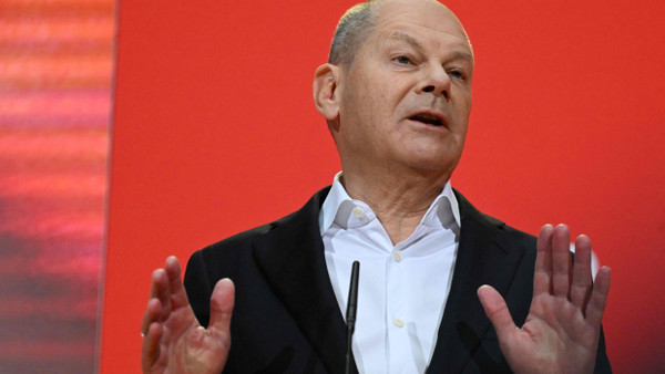 Kanzler Olaf Scholz bei seiner Rede am Sonntag