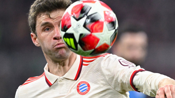 Thomas Müller und dem FC Bayern droht in den Play-offs Manchester City als Gegner.