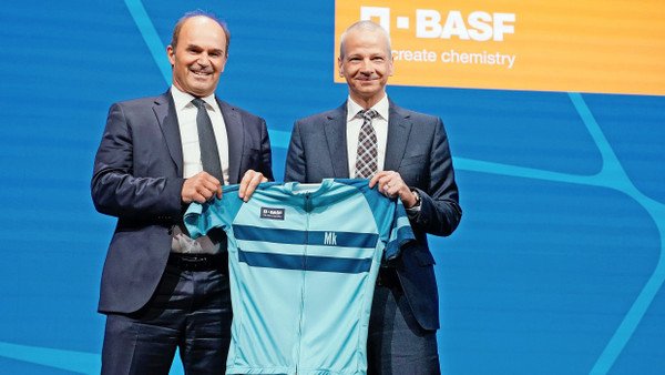 Frischer Wind für BASF: Martin Brudermüller (l) übergab im April 2024 die Führung des Vorstands des Chemiekonzerns an Markus Kamieth.