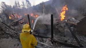 Riesige Schäden durch Feuer in Kalifornien