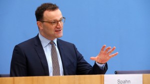 Spahn und RKI-Vize Schaade berichten über den weiteren Pandemieverlauf