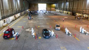 Corona-Testzentrum in Flugzeug-Hangar