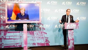 Wie sich das Verhältnis der CSU zu Merkel geändert hat