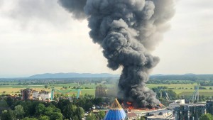 Europa-Park öffnet trotz Großbrand