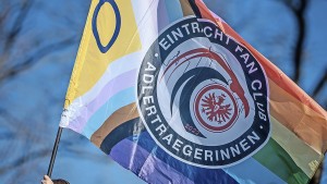 Eintracht-Fans im Flieger mit den Idolen