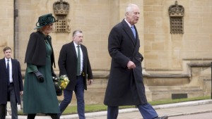 König Charles III. besucht Ostergottesdienst