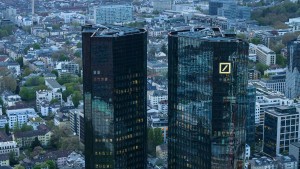 Deutsche Bank sieht Fortschritte – Aktienkurs sackt ab