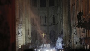 Großbrand in Notre-Dame komplett gelöscht