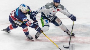 Eisbären gewinnen erst nach 111 Minuten