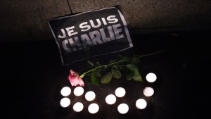 „Charlie Hebdo“ ist zehn Jahre nach dem Anschlag „nicht totzukriegen“