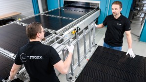 Start-up aus Dresden beginnt mit Produktion von Solarmodulen