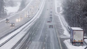 Viele Verkehrsunfälle, verspätete Züge