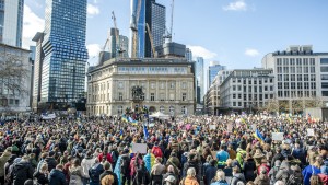 Siebentausend Menschen für den Frieden